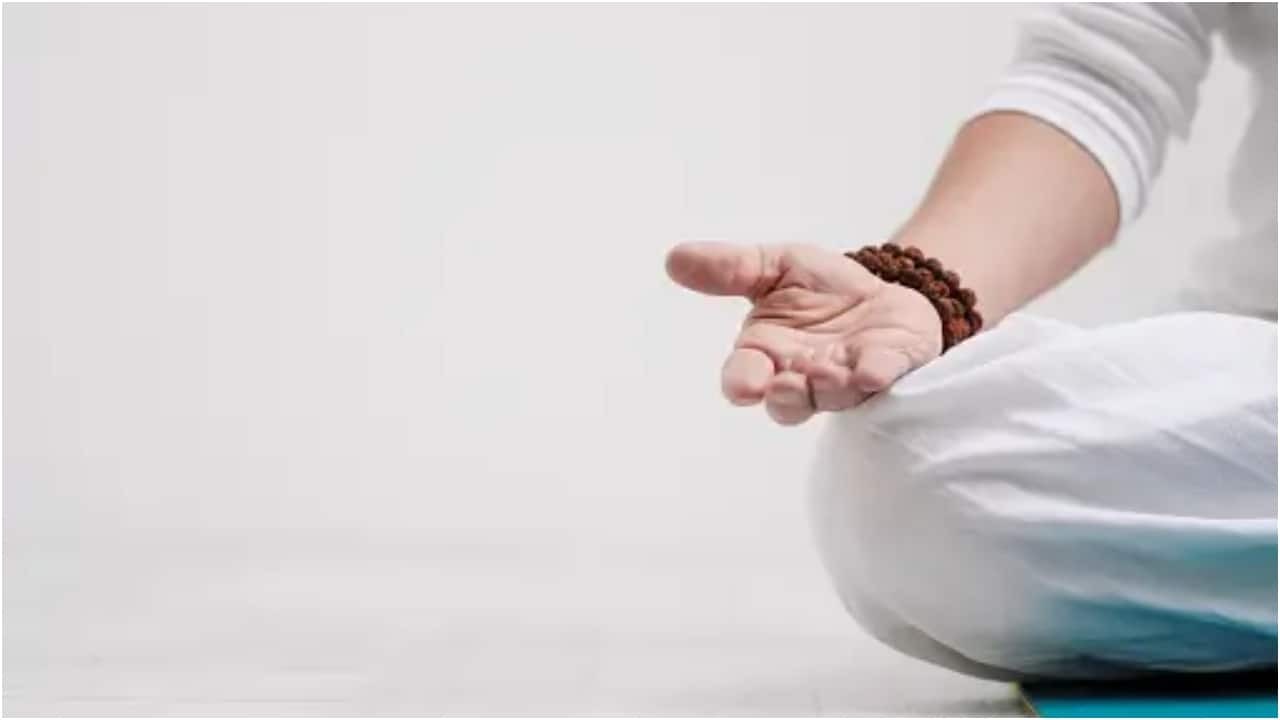 How Long to Hold Yoga Poses for Beginners: A Yoga Self-Practice Guide ... How Long to Hold Yoga Poses for Beginners: A Yoga Self-Practice Guide ...