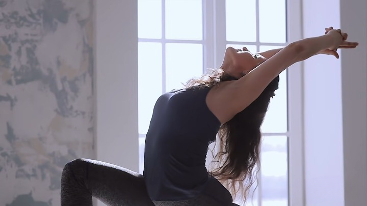 Benefits and Side Effects of Bikram Yoga - The Science Behind It